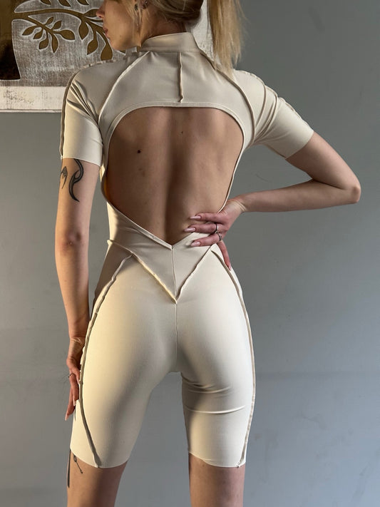 JULI бежов къс гащеризон с цип